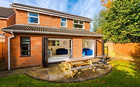 The Green- Beautiful & Spacious 5 Bed Detached In Worsley, Manchester